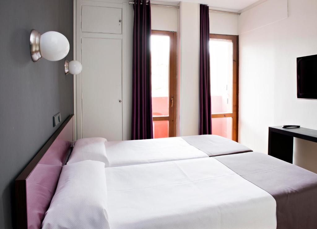Hospedium Hostal Un Punto Chic Huesca Rom bilde