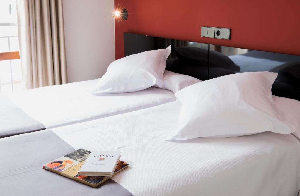 Hospedium Hostal Un Punto Chic Huesca Rom bilde