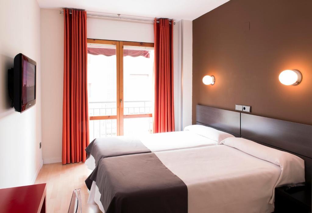 Hospedium Hostal Un Punto Chic Huesca Rom bilde