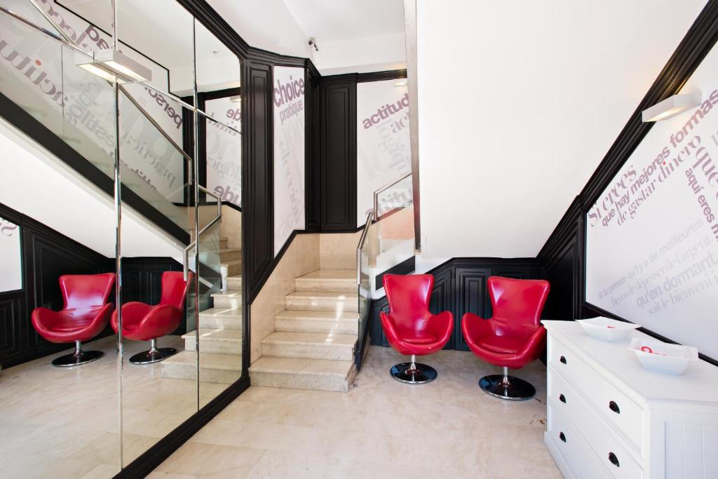 Hospedium Hostal Un Punto Chic Huesca Eksteriør bilde