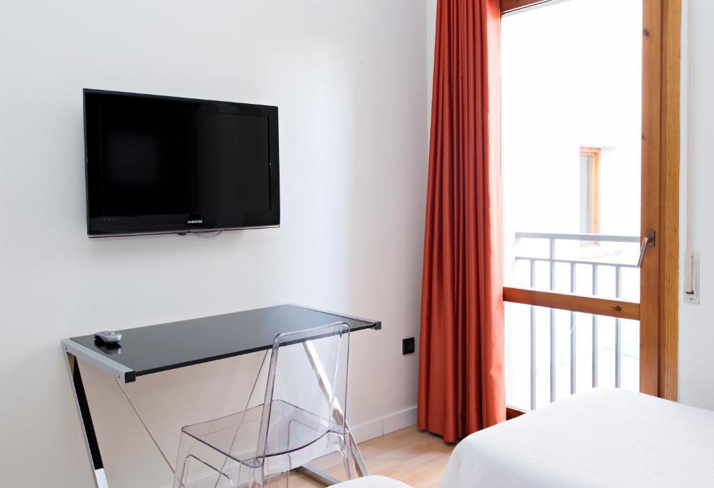 Hospedium Hostal Un Punto Chic Huesca Eksteriør bilde