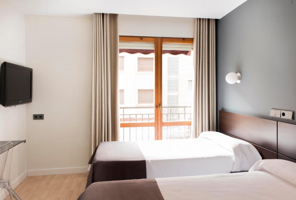 Hospedium Hostal Un Punto Chic Huesca Eksteriør bilde