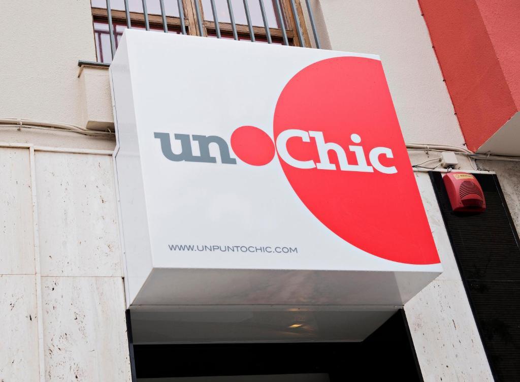 Hospedium Hostal Un Punto Chic Huesca Eksteriør bilde