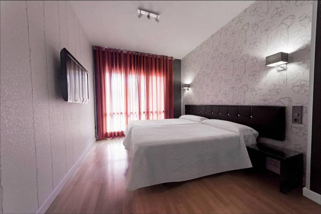 Hospedium Hostal Un Punto Chic Huesca Eksteriør bilde